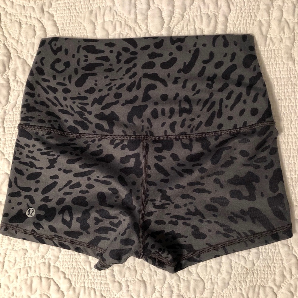 Lululemon In Movement Short 2.5” - size 4